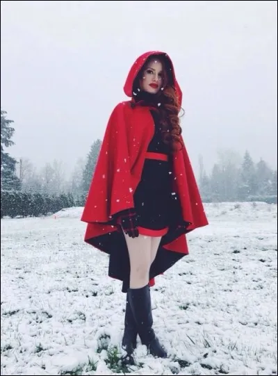 Comment s'appelle la série où elle interprète la soeur de Jason Blossom ?