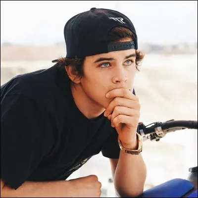 Quel est le vrai nom de Hayes ?