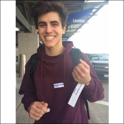 Comment s'appelle la petite amie de Jack Gilinski ?