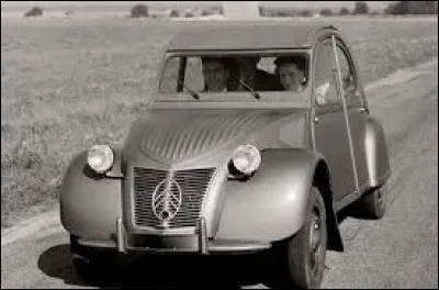 Quelle est la marque de cette voiture ?