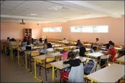 J'accède à la salle de permanence (salle d'étude)...