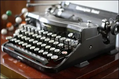 "La Machine à écrire" est une pièce de :