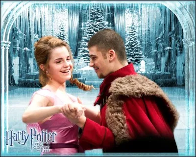 Qui invite-t-il au bal de Noël ?