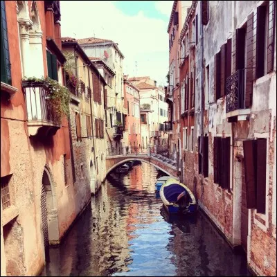 A quoi correspond la date de fondation de la République de Venise ?