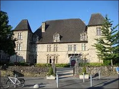 Nous partons dans les Pyrénées-Atlantiques, visiter le château d'Andurain, à Mauléon-Licharre. Nous serons dans une ville de la région ...