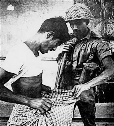 Que fait ce soldat pakistanais pendant la guerre d'indépendance du Bangladesh en 1971 ?