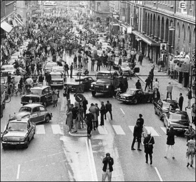 Cette photo a été prise le 3 septembre 1967 en Suède.
Que vient-il de se passer ?