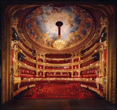 Dans quel théâtre Guillaume d'Orange allait-il lorsqu'il regardait une pièce pour son anniversaire ?