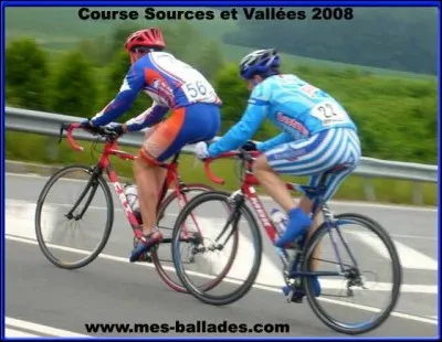 Complétez la phrase avec les participes passés bien accordés. "Les trois coureurs belges se sont ... à une trentaine de km de Roubaix;ils se sont ... des secteurs pavés et ils se sont ... la victoire au sprint.