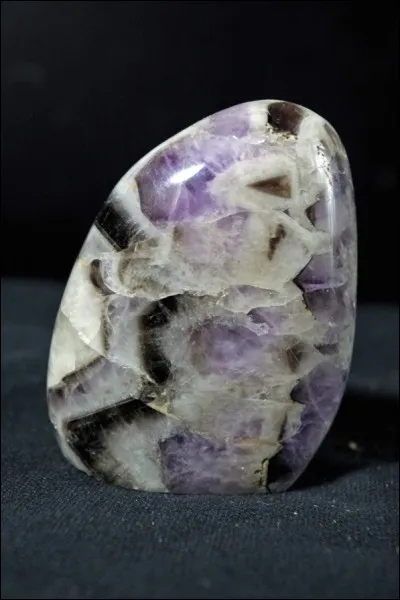 Qui suis-je ? (Attention, nous sommes trois)