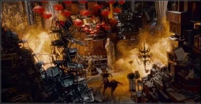 Quel sortilège a utilisé Crabbe pour mettre le feu à la salle sur demande ?