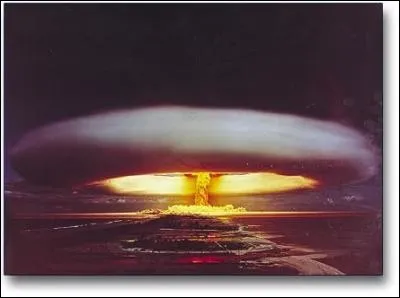 Quelle est la capitale du pays qui a capitulé lors de la Seconde Guerre mondiale à cause des bombes lâchées par les États-Unis pour mettre fin à cette guerre ?