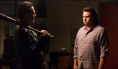 Dans l'épisode 11, à la fin, Negan demande à Eugene : 'Who are you?' et que répond-il ?