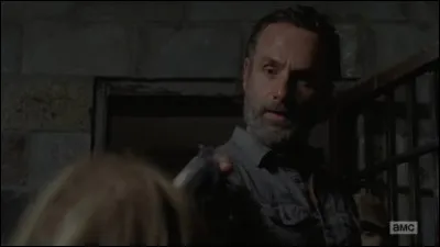 Dans l'épisode 15, qui trahit Negan à la fin de l'épisode ?