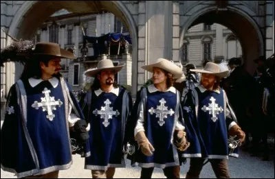 Qui a écrit "Les Trois Mousquetaires" ?
