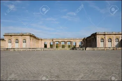 Qui a fait construire le Grand Trianon ?