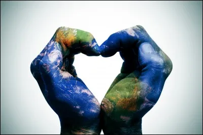 Qui a dit : "Le barbare, c'est d'abord l'homme qui croit à la barbarie" ?