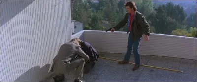 Dans cette sc&egrave;ne, ce n'est pas un habituel Beretta pour Mel Gibson mais bien un GP.Dans quel film ?