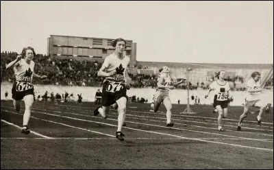 La première participation des femmes aux Jeux olympiques aux épreuves d'athlétisme a eu lieu en...