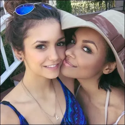 Dans quelle série joue-t-elle ?