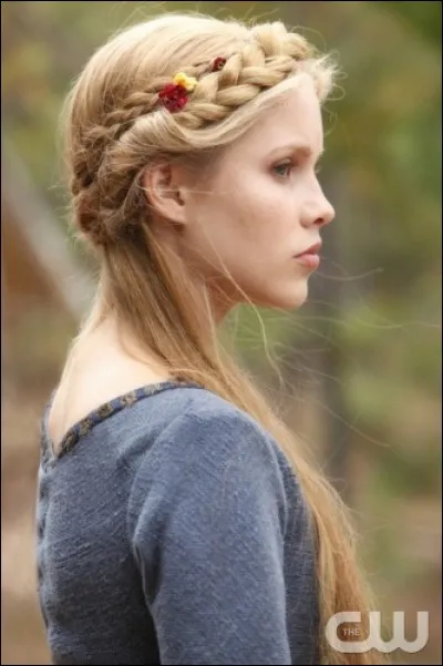 Dans quelle série joue-t-elle le rôle de Rebekah Mikaelson ?