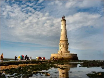 Le phare le plus vieux de France se trouve...