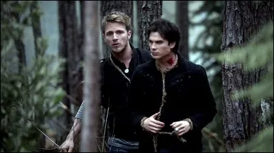 Quel est le nom du chasseur qui capture Damon sur l'île du remède ?