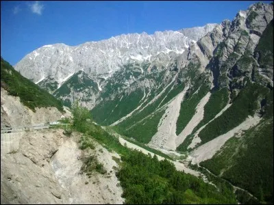 Dans la bande dessinée (et le dessin animé) "Titeuf", comment se prénomme le copain de classe surnommé "Vomito" car il est toujours malade ?