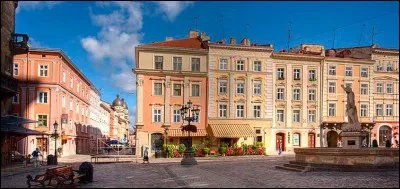 Nous terminons notre voyage dans cette ville de l'Est europ&eacute;en, jadis autrichienne sous le nom de Lemberg, puis polonaise; c'est une des plus grandes villes d'Ukraine. Comment se nomme-t-elle ?