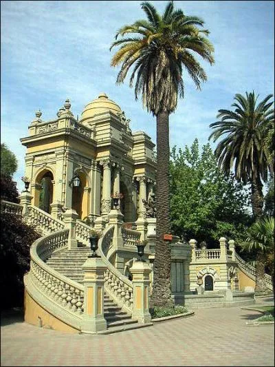 Dans quel pays se situe la capitale nomme Santiago ?