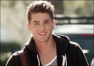 Dans quelle série pouvons-nous voir Theo Raeken ?