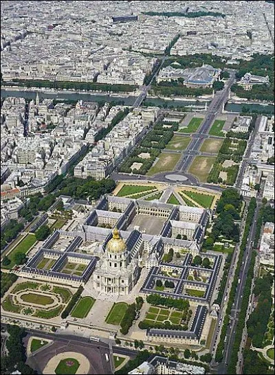 Les Invalides sont un lieu historique et touristique de Paris, o&ugrave; vous pourrez admirer entre autres le tombeau de Napol&eacute;on Bonaparte. Vous pourrez m&ecirc;me vous y marier...