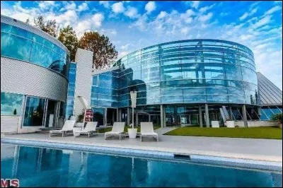 À qui est cette maison ?