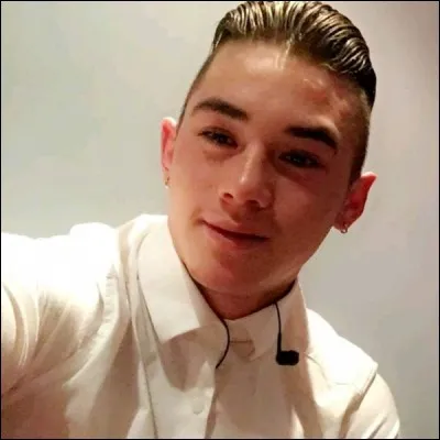 Depuis combien de temps Jimmy a rejoint Keen'V et Toy sur scène, en 2017 ?