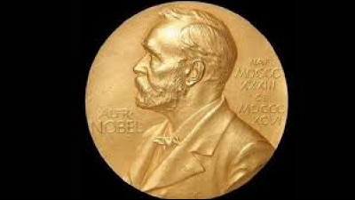 Alfred Nobel a laissé 32 millions de couronnes pour récompenser chaque année les personnes qui ont rendu à l'humanité de grands services dans cinq domaines différents : paix, littérature, chimie, médecine et physique.Qu'a-t-il inventé ?