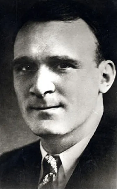 Il a été, a 35 ans, sous-secrétaire d'Etat aux sports dans le gouvernement Blum en juin 1936. Il est ensuite tué dans les combats de juin 1940. De qui s'agit-il ?