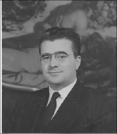 Avant lui, c'est cet homme qui avait été le plus jeune chef de gouvernement, après avoir été quelques années plus tôt, sous-secrétaire d'Etat à 28 ans. De qui s'agit-il ?