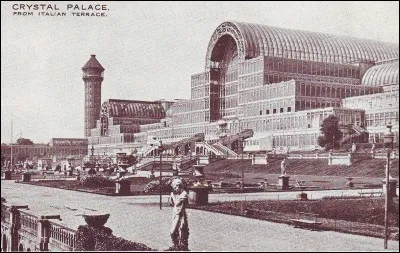 Le palais dans lequel a eu lieu l'exposition était appelé,...