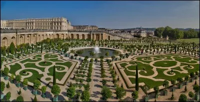 Jardin de Versailles - Cet immense jardin à la française a été créé principalement sous Louis XIV, ouvert le 6 mai 1682. Quel jardinier a été le principal architecte et créateur de ce paysage d'arbres et de statues ?