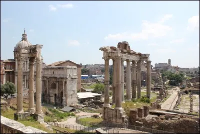 À quelle cité antique doit-on l'invention du concept de démocratie ?