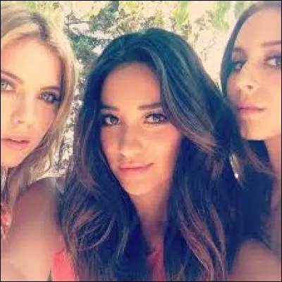 Dans quelle série joue-t-elle ?