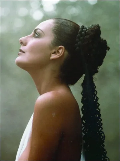 Divinité romaine de l'amour charnel, on plaçait sa statue dans la chambre de la nouvelle épouse, le jour des noces. Qui est-elle ?