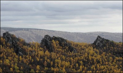 Dans quel département est situé Bogny-sur-Meuse où vous pourrez admirer les mythiques rochers des "Quatre fils Aymon" ?