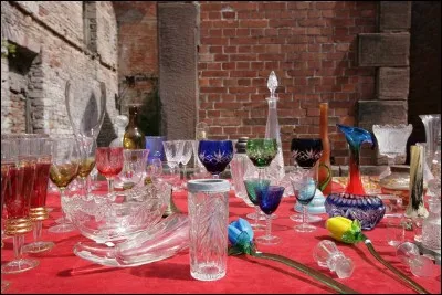 A Meisenthal en Moselle,au coeur de la vallée de la Mésange vous découvrirez la maison du Verre et du Cristal,quel chef de l'école de Nancy y créa ses premières oeuvres ?