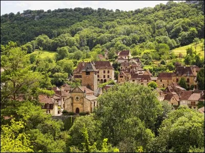 Quel est ce magnifique village quercynois,coincé dans un cirque et dominé par l'énigmatique château des Anglais,qui est classé comme l'un des plus beaux villages de France ?