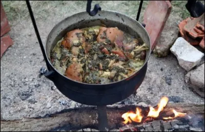 Avec quoi les liaisons des sauces étaient-elles le plus souvent faites au Moyen Âge ?