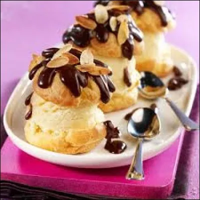 Quelle pâte est utilisée pour faire des profiteroles ?