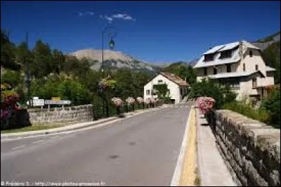 Pour finir, nous partons en région P.A.C.A., à Uvernet-Fours. Village de l'arrondissement de Barcelonnette, il se situe dans le département ...