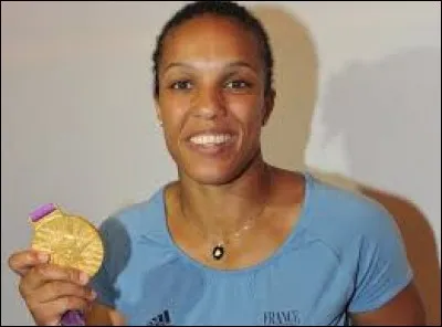Ce quiz manque cruellement de femmes. En voici une, Lucie Décosse. Dans quel sport s'est-elle largement illustrée ?