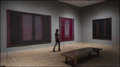 Le 7 octobre 2012 à la Tate Moderne de Londres, un visiteur est longtemps resté assis devant une oeuvre de Mark Rothko. Puis il s'est avancé tranquillement, a ajouté de la peinture au tableau et s'est vite esquivé. Il est identifié dans la soirée comme étant Vladimir Umanets, un artiste russe qui se compare à Marcel Duchamp qui "signait des choses qui n'étaient pas de lui". La série de Rothko est :